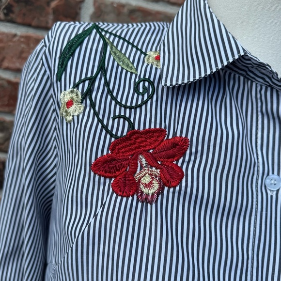 Kontrol vintage ‘00s pinstriped, embroidered long sleeve top / S / EUC - Picture 3 of 14